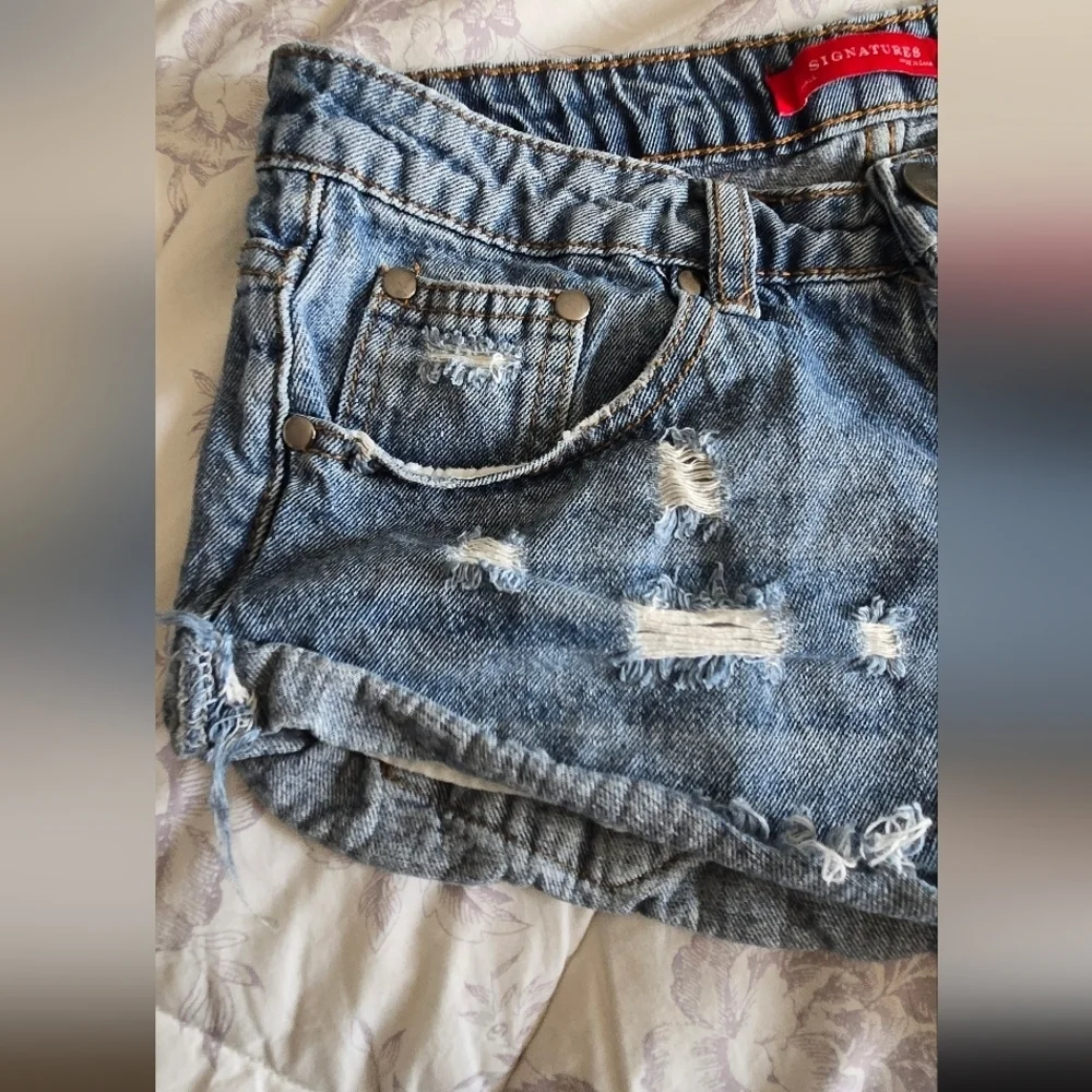 Signature8 Distressed Denim Women Shorts Size Small
